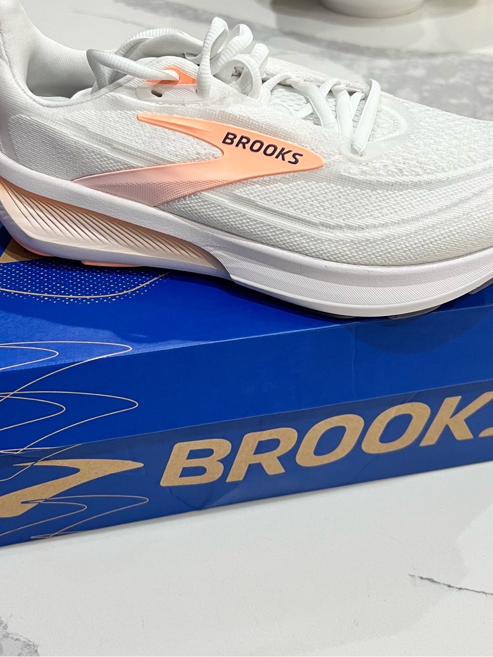Brooks Revel 9 White Running Shoes with Peach/Purple Highlights - Womens size 8 - Picture 2 of 5